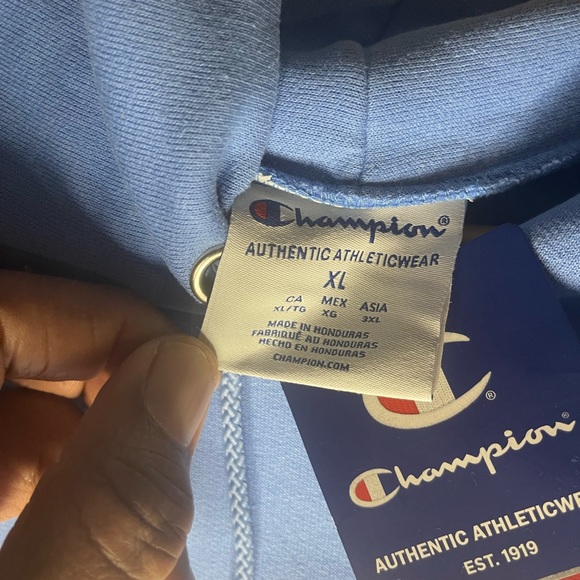 Carolina Tar Heels Hoodie never worn! - Picture 3 of 4